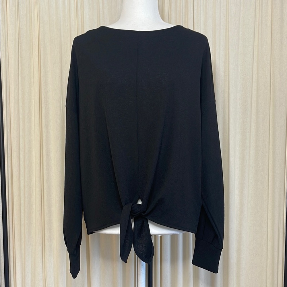 EUC- H&M oversized Black Long Sleeve Tie Front Blouse size medium